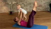 Bebeğiyle Pilates Yapan Anne
