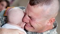 Asker Babaların Bebeğiyle İlk Tanışması