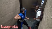 Asansörde Mortal Kombat Şakası