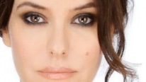 Chanel - Lisa Eldridge İle Klasik Dumanlı Göz Makyajı Yapımı