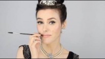 Chanel - Lisa Eldridge İle Audrey Hepburn Makyajı Uygulaması