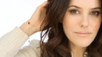 Chanel - Lisa Eldridge İle Fondöten Uygulama Tekniği Ve Hafif Makyaj Yapımı