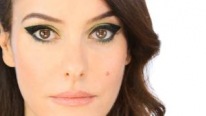 Chanel - Lisa Eldridge İle Koyu Yeşil Göz Makyajı Uygulaması