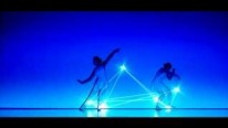 Japon Tiyatro Topluluğunun Işık ile Kombineli Büyüleyici Dansı